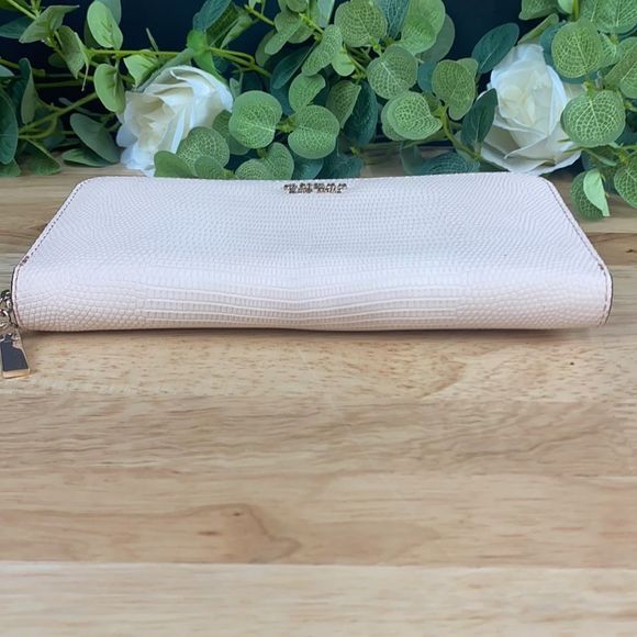 Guess Bags Guesslyndi Large Zip Around Wallet Poshmark